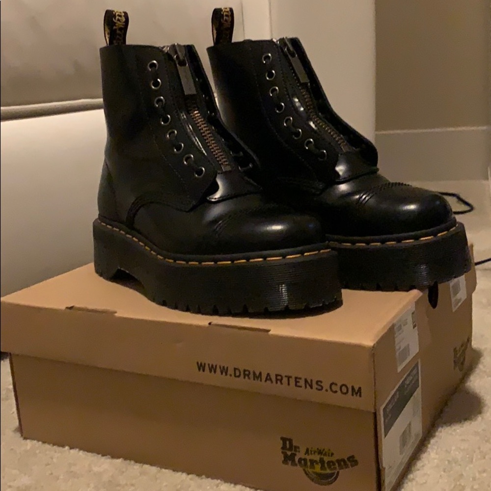 DR. MARTENS SINCLAIR PLATFORMS